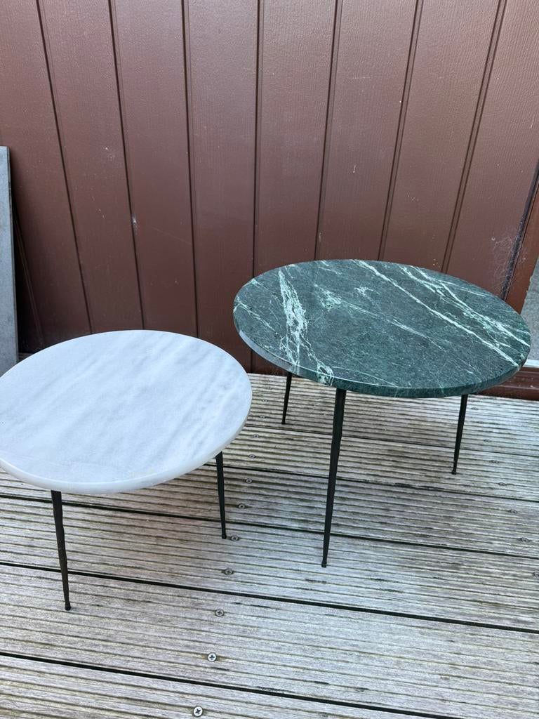Twee marmeren bijzettafeltjes, Minder dan 55 cm, Rond, Zo goed als nieuw, Ophalen