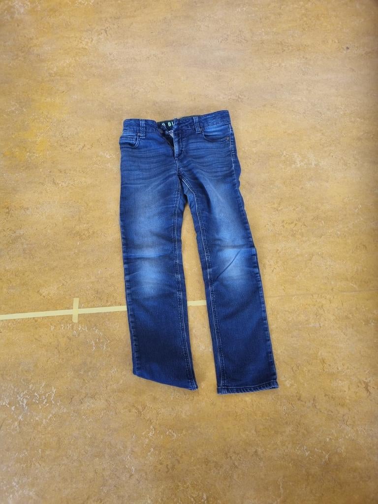 Donkerblauwe spijkerbroek, Ophalen