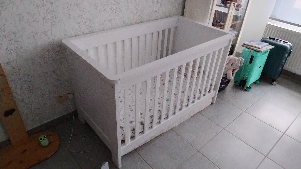 Babybed wit, Ophalen, 70 tot 85 cm, Zo goed als nieuw, Minder dan 140 cm