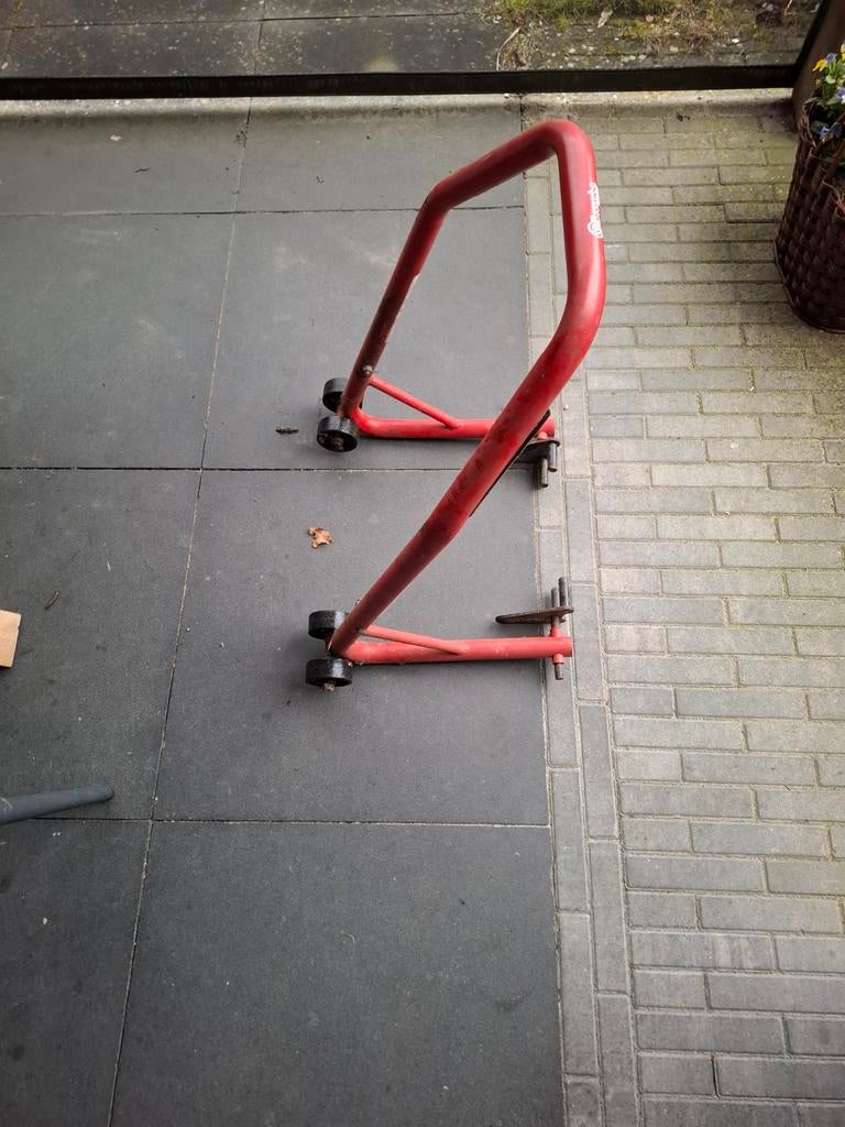 Paddock stand, Ophalen, Gebruikt