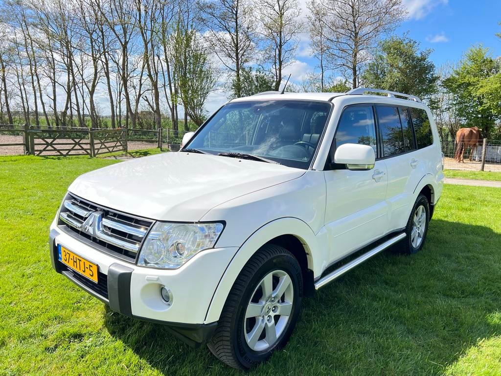 Mitsubishi Pajero 3.2 Di-d 125KW LWB AUT 2009 Wit, Auto's, Mitsubishi, Automaat, Zwart, 4 cilinders, 7 stoelen