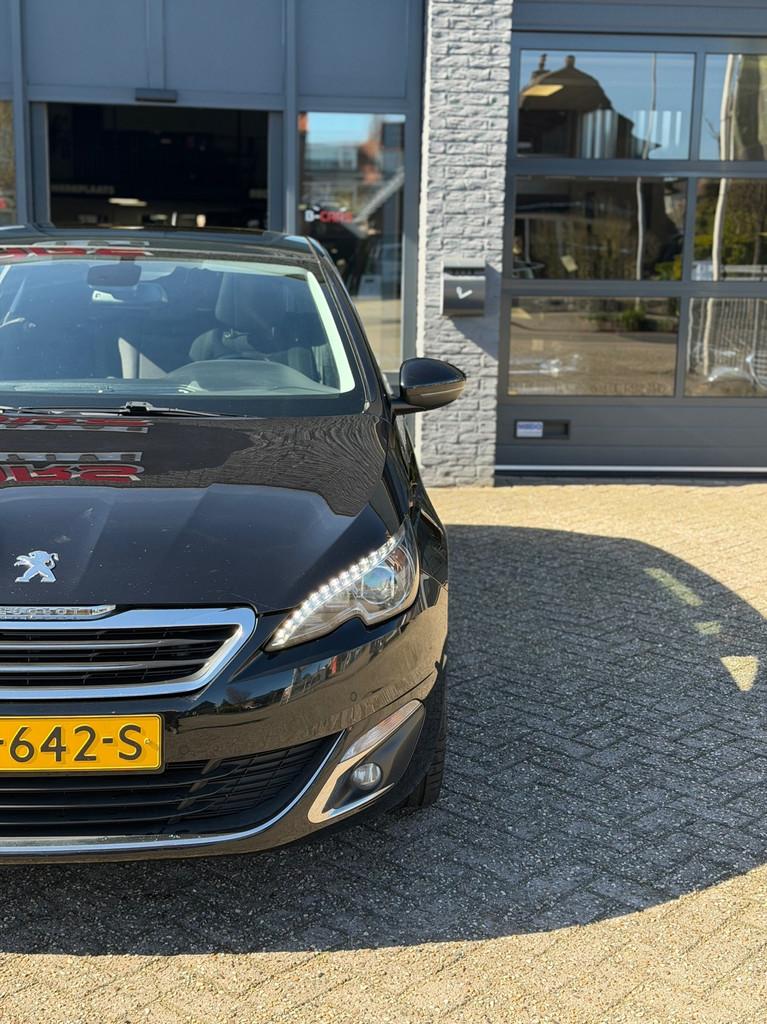 Peugeot 308 1.2 PureTech Premium GT-Line|Panorama|S&S|Trekha, Voorwielaandrijving, Gebruikt, Euro 6, Origineel Nederlands