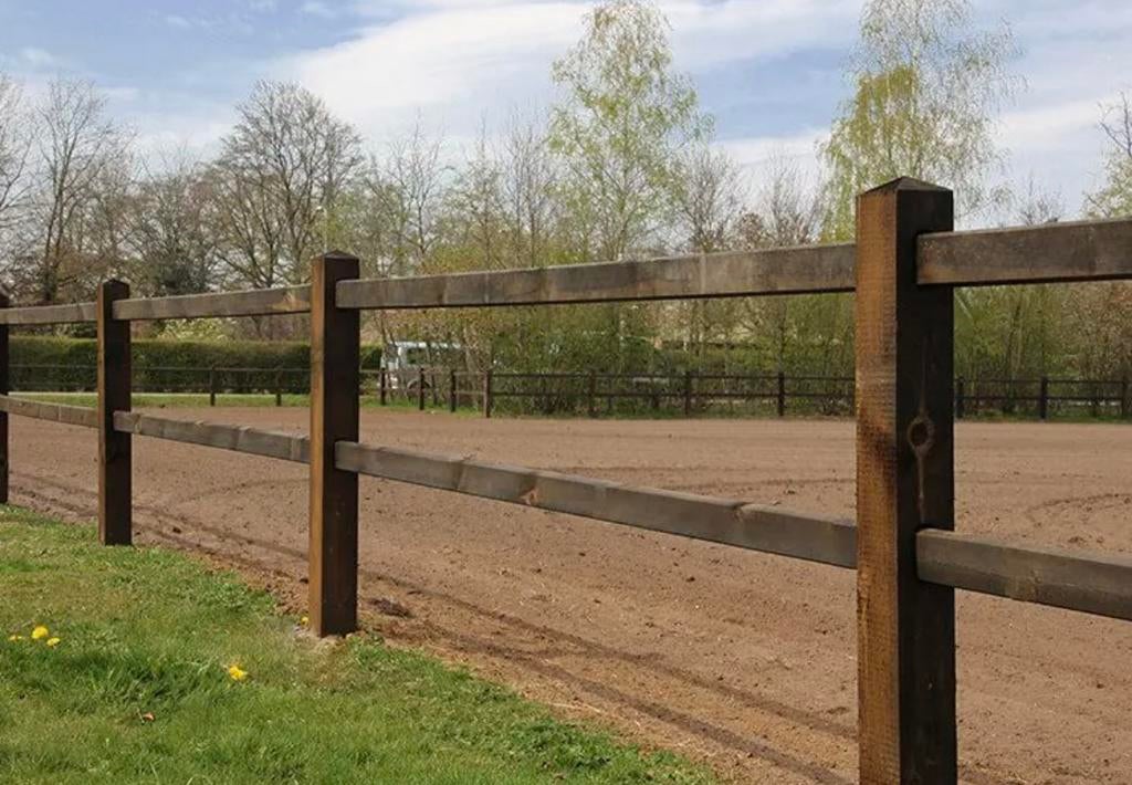 GEZOCHT: Houten (gebruikte) omheining., Dieren en Toebehoren