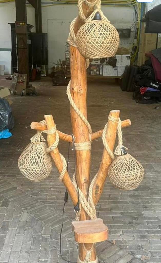 Superleuke staande boomstam lamp, Huis en Inrichting, Lampen | Vloerlampen, Ophalen, Gebruikt, Hout, 100 tot 150 cm