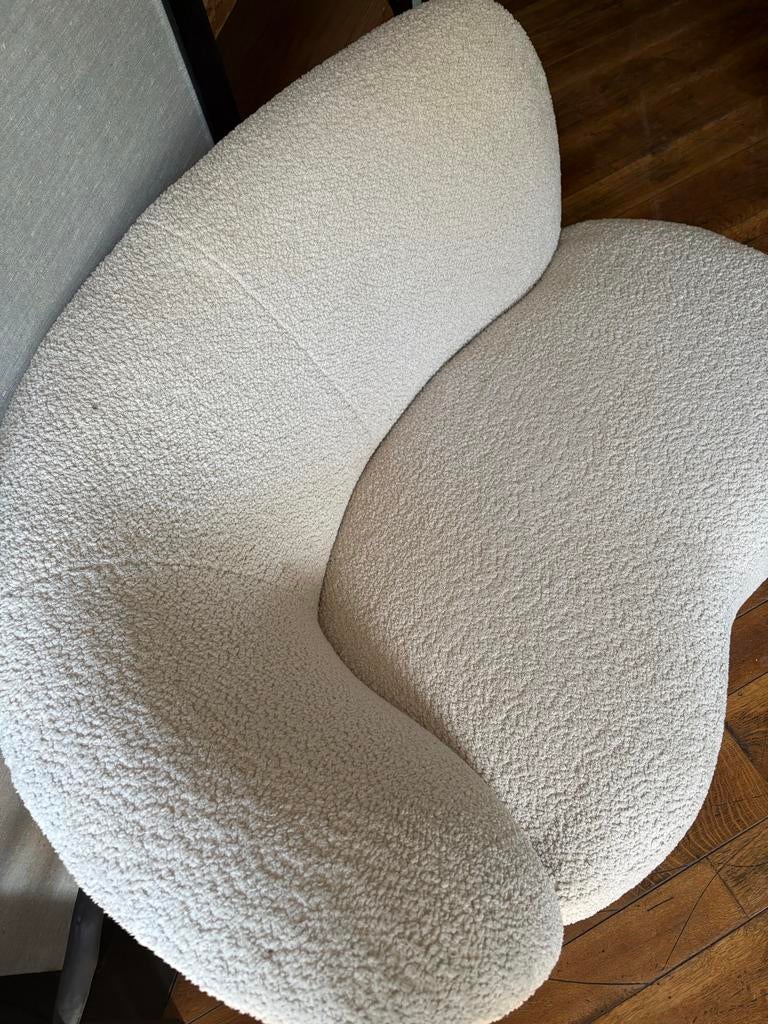 Wit teddy stof bankje met leuning links, Ophalen, Tweepersoons, 75 tot 100 cm, Zo goed als nieuw