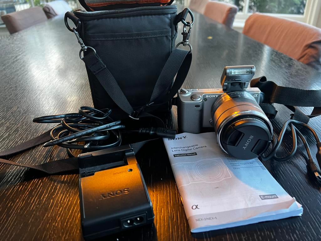 Sony NEX-5 Mirrorless Camera + 18–55mm Lens, Compact, Ophalen of Verzenden, Zo goed als nieuw, Sony
