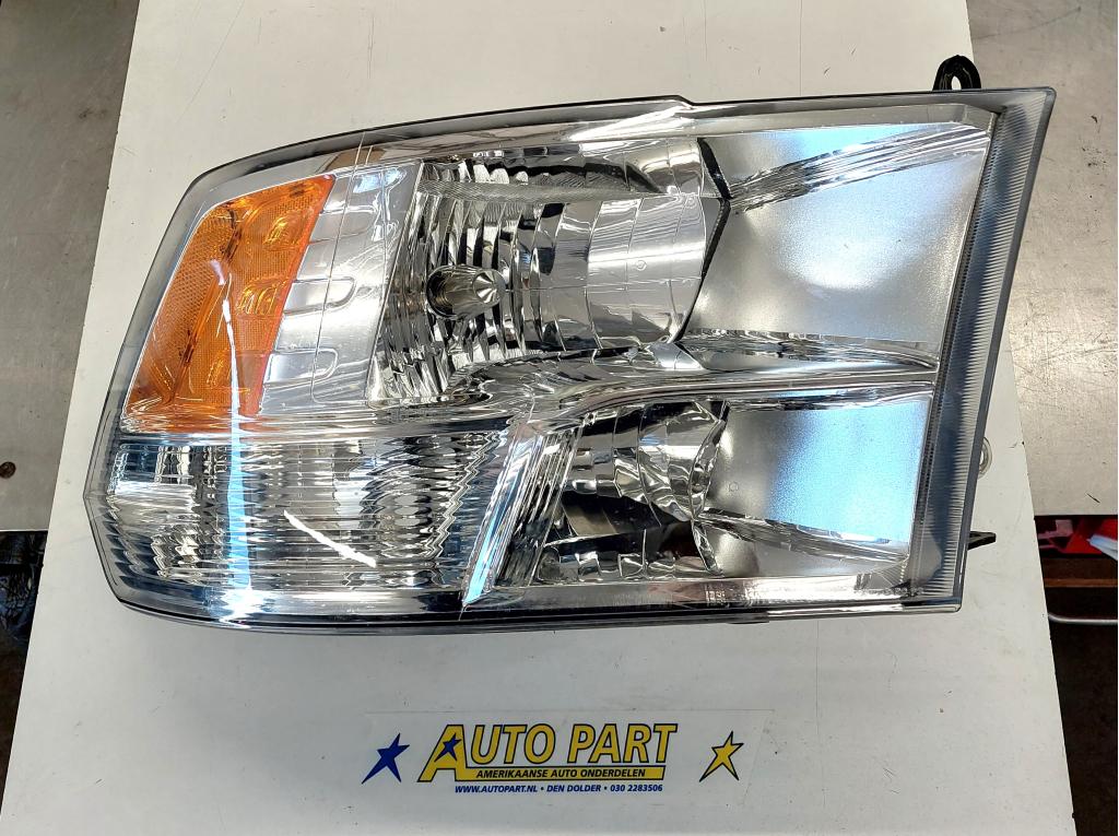Dodge Ram 1500 koplamp met "quad lamp"2009-2018, Auto-onderdelen, Gebruikt, PO Box 21-8004 | Auburn Hills, MI 48321-8004, Amerikaanse onderdelen