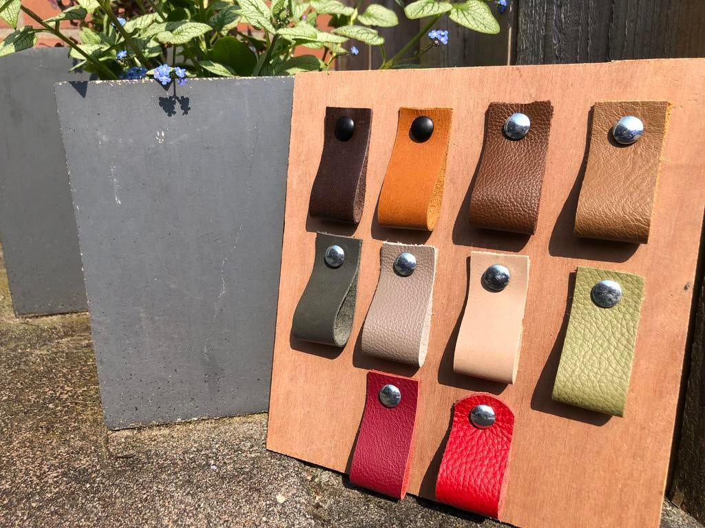 Leren handgreepjes / kastgreepjes in verschillende kleuren, Huis en Inrichting, Ophalen of Verzenden, Zo goed als nieuw