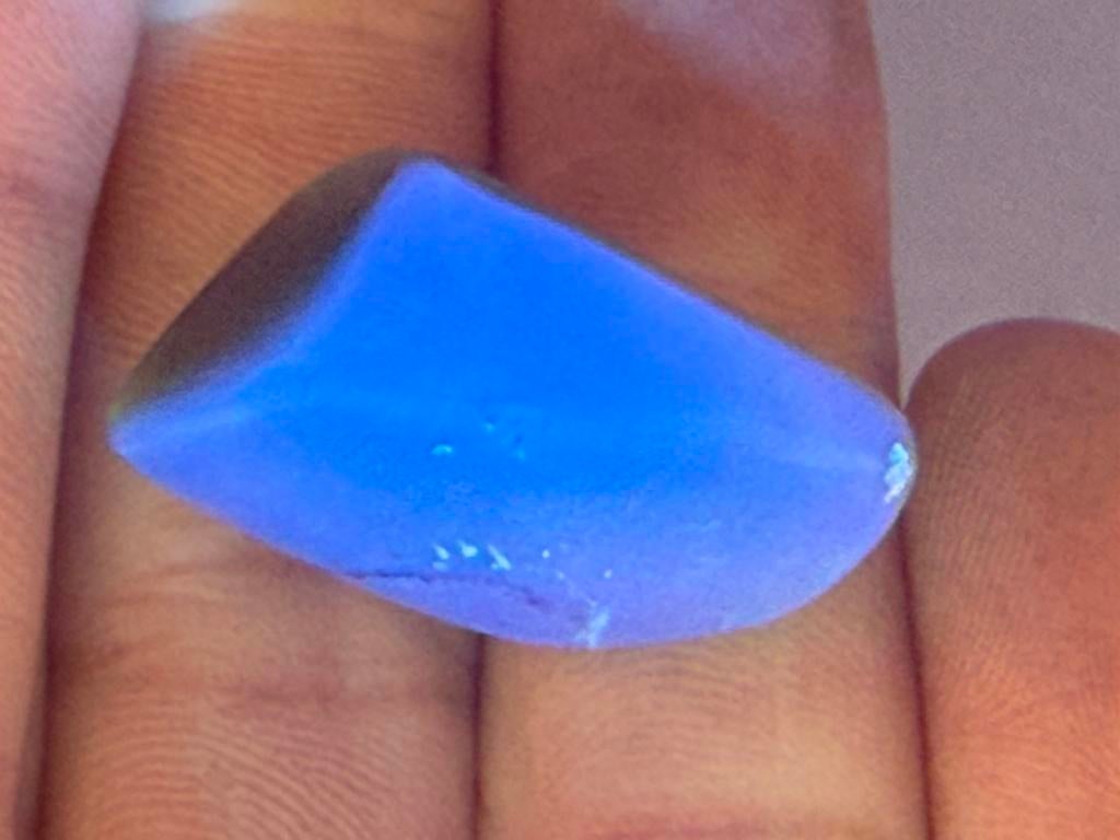 Blauwe Barnsteen Amber Indonesië Uv Actief, Verzamelen, Mineralen en Fossielen, Ophalen of Verzenden, Mineraal