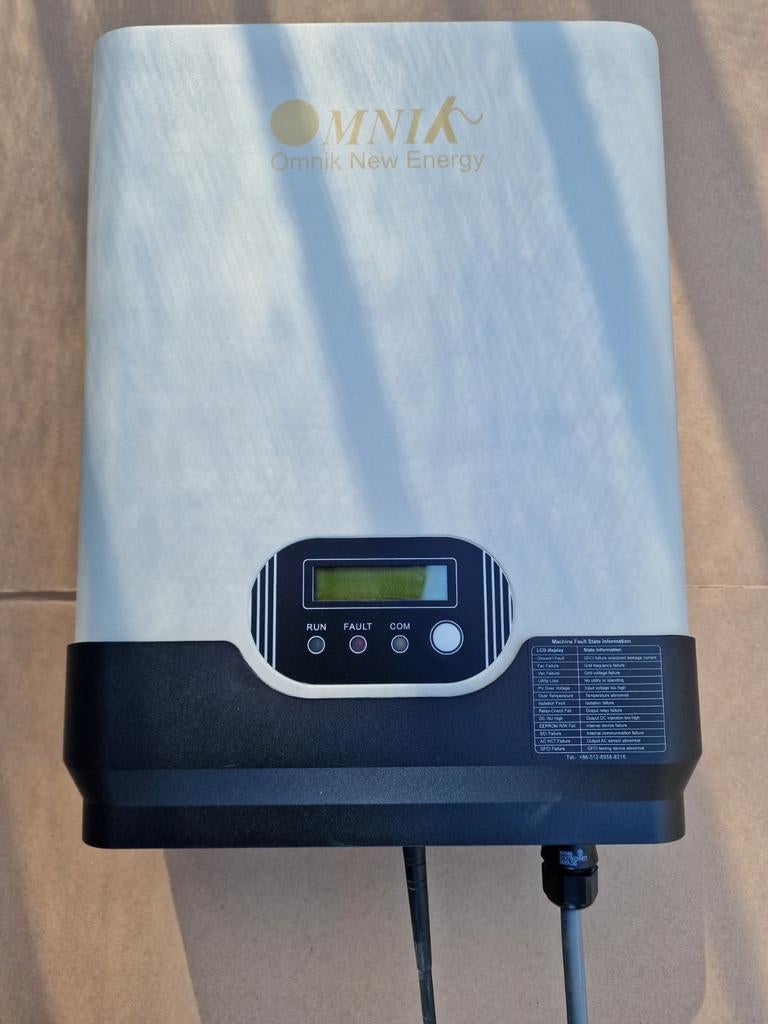 Omik Solar omvormer, Doe-het-zelf en Verbouw, Metalen, Ophalen of Verzenden