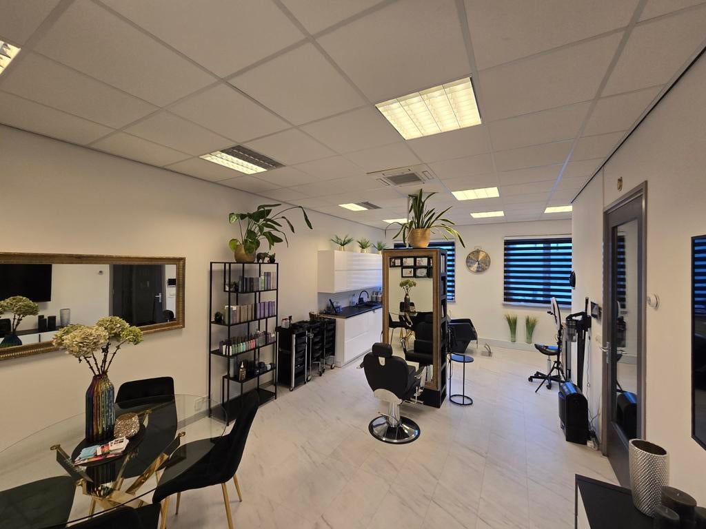 Kapsalon te huur, Ophalen of Verzenden