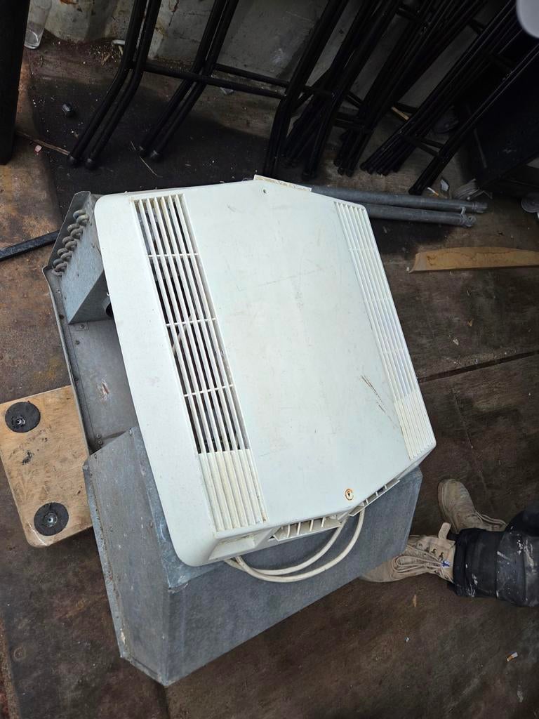 Dak airco - Ideaal voor camper, caravan of schuur op 220v, Caravans en Kamperen, Caravan accessoires, Ophalen of Verzenden, Gebruikt
