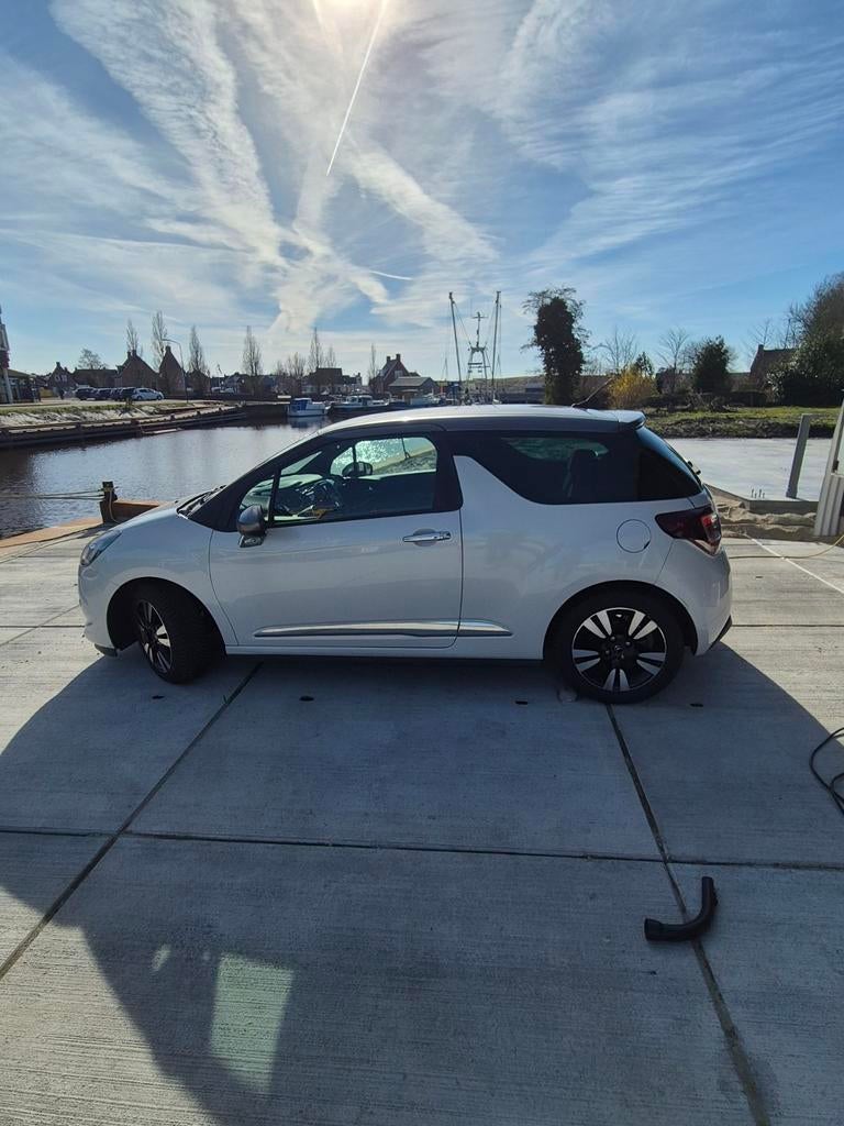 Citroën DS3 1.2 VTI 81KW 2015 Wit, 40 €/maand, Zwart, Wit, Origineel Nederlands