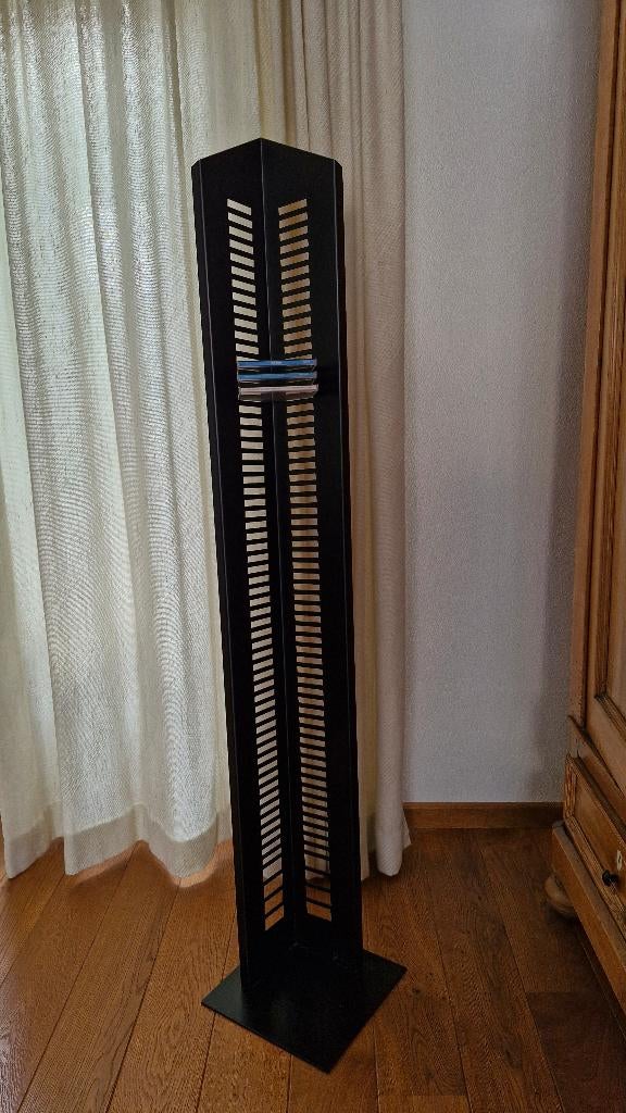 cd / dvd toren, Huis en Inrichting, Woonaccessoires | Cd- en Dvd-rekken, Ophalen, 75 tot 150 discs, Zo goed als nieuw, Metaal