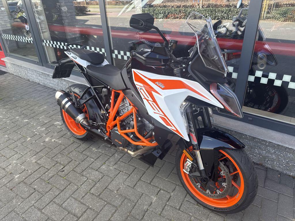KTM 1290 SUPER DUKE GT 2019 - foto 2