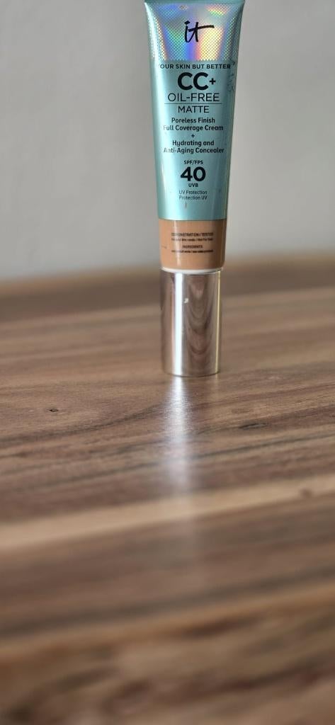 IT Cosmetics CC+ Oil Free Matte SPF40, Overige kleuren, Nieuw, Make-up, Verzenden