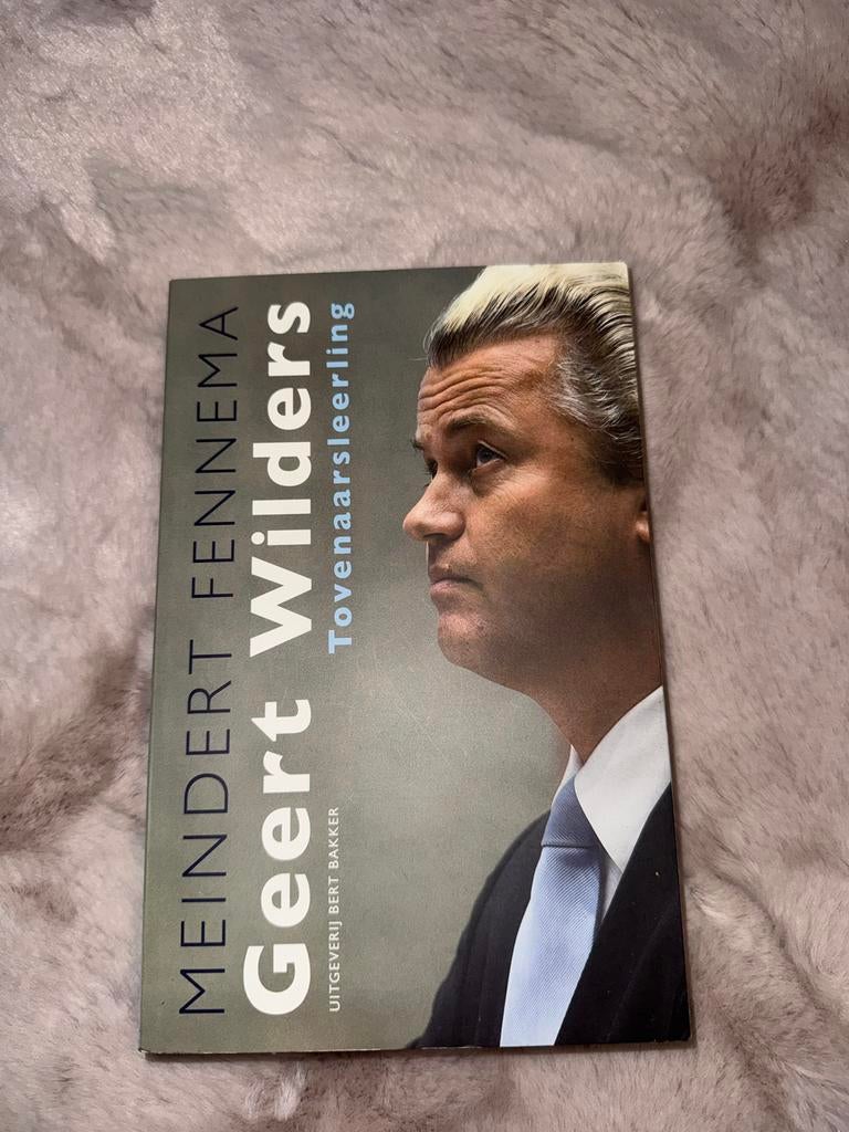 Boek Geert Wilders - Tovenaarsleerling, Boeken, Ophalen of Verzenden, Gelezen, Politiek en Staatkunde, Nederland