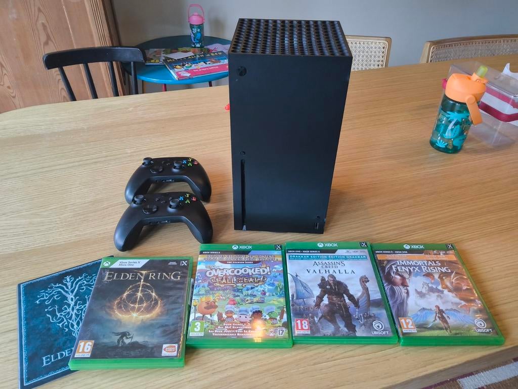 Xbox Series X 1TB 4k @ 120FPS incl. 2 controllers en games, Spelcomputers en Games, Spelcomputers | Xbox 360, Zo goed als nieuw