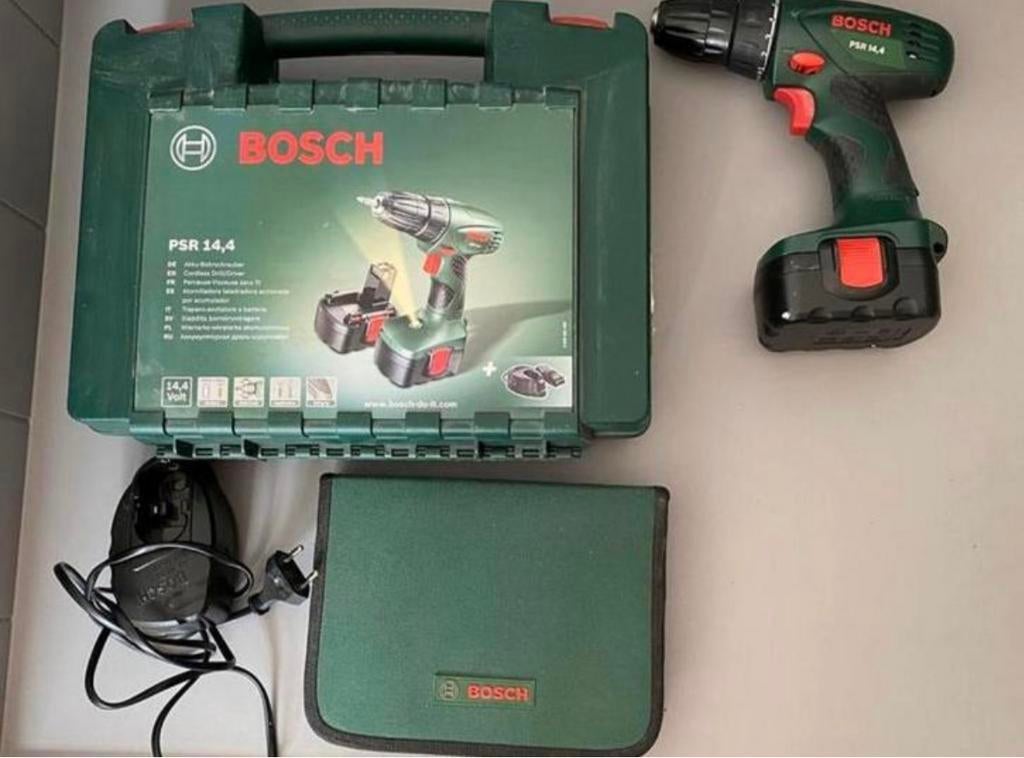 Accuboormachine Bosch met accesoires, Ophalen of Verzenden, Gebruikt, Minder dan 400 watt, Boor- en Schroefmachine
