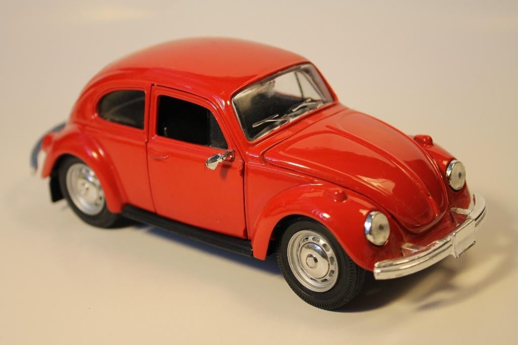 Rode Volkswagen BEETLE 1973 ~ MAISTO ~ Modelauto schaal 1:24, Ophalen of Verzenden, Zo goed als nieuw, Auto, Maisto