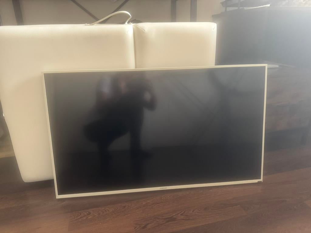 Samsung smart tv met ophang systeem + afstandsbediening, Ophalen, 50 Hz, Zo goed als nieuw, Samsung