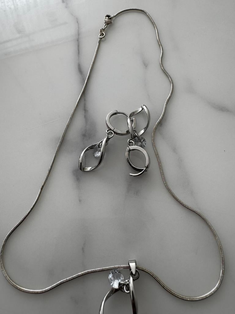 Ketting dames een oorbellen zilveren, Sieraden, Tassen en Uiterlijk, Ophalen of Verzenden, Zo goed als nieuw, Zilver