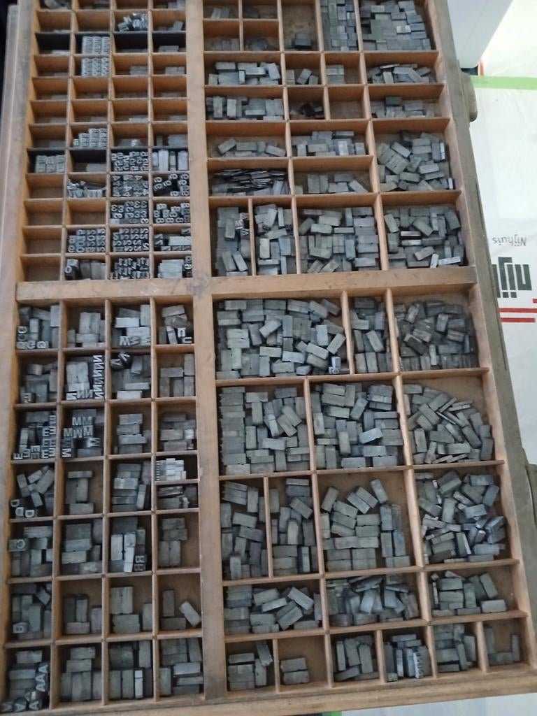 Zetlood Helvetica c. 28 - Antiek Lettertype voor Drukpers, Antiek en Kunst, Ophalen of Verzenden