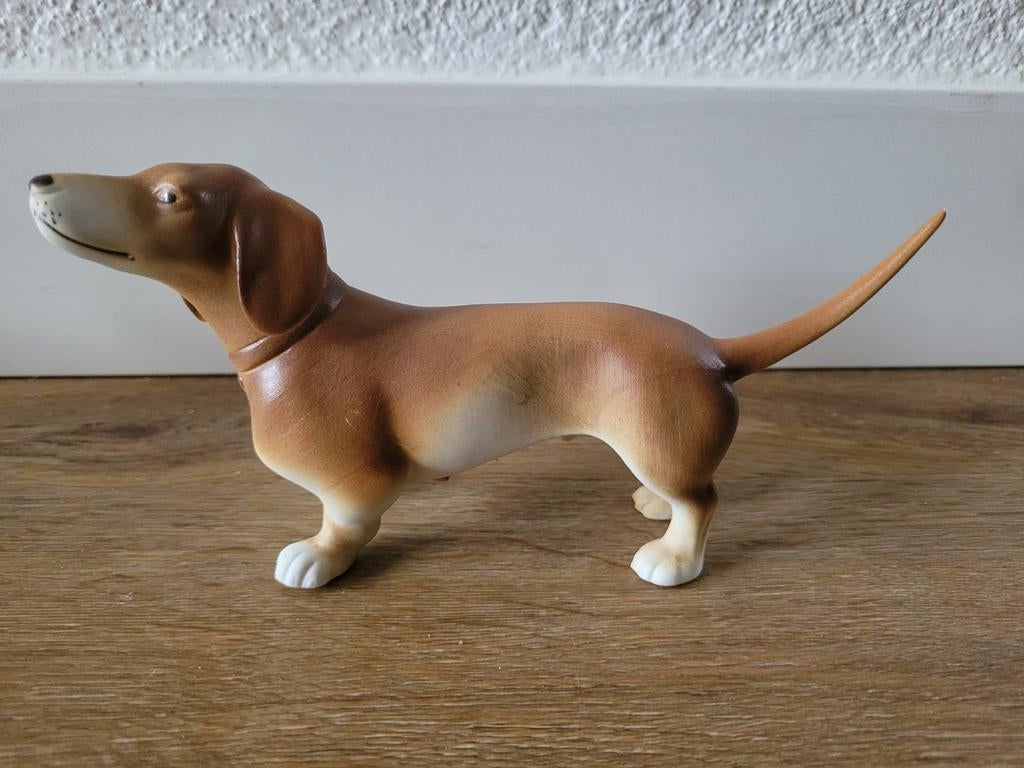 Royal Dux beeldje van een teckel jaren 70/80, Ophalen of Verzenden, Zo goed als nieuw, Beeldje of Figuurtje