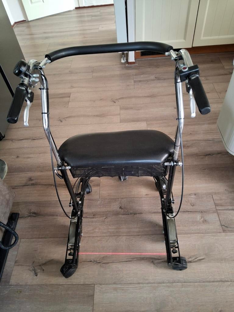 Parkinson rollator , Inklapbaar, Ophalen, Gebruikt