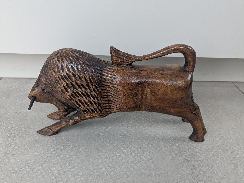 Houten stier / bull (30 cm), Verzamelen, Beelden en Beeldjes, Verzenden, Zo goed als nieuw, Dier