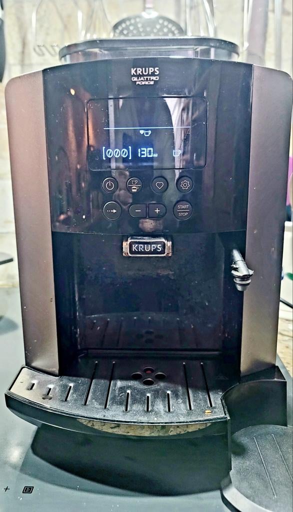 KRUPS ARABICA QUATTRO FORCE EA819E, Witgoed en Apparatuur, Koffiezetapparaten, Ophalen, Zo goed als nieuw, Koffiemachine