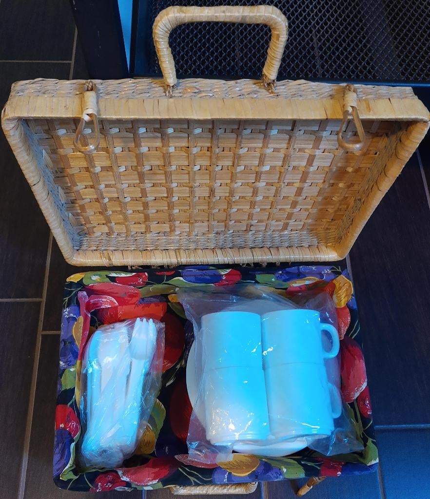 Picknickmand 4-pers, Ophalen of Verzenden, Zo goed als nieuw