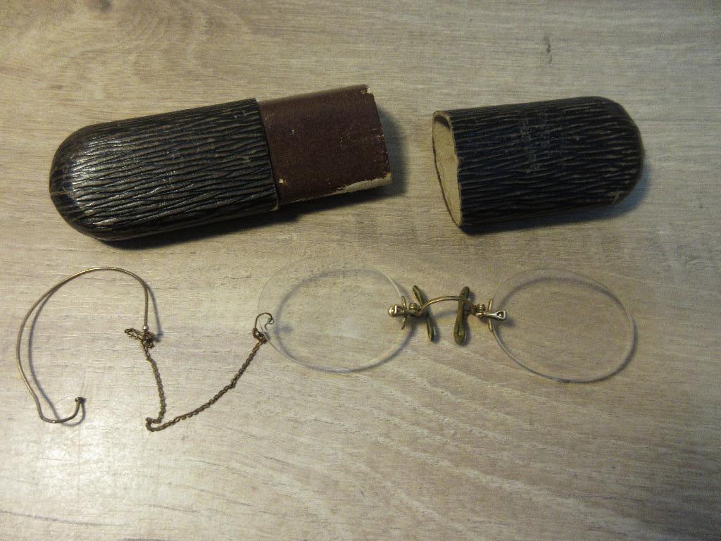 Antieke bril met koker, Ophalen of Verzenden