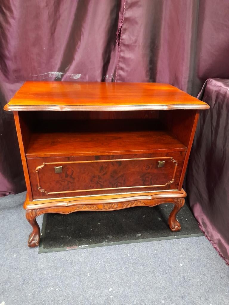 Mooie noten tv kast, Huis en Inrichting, Kasten | Televisiemeubels, Ophalen of Verzenden, Zo goed als nieuw, 25 tot 50 cm, Minder dan 100 cm