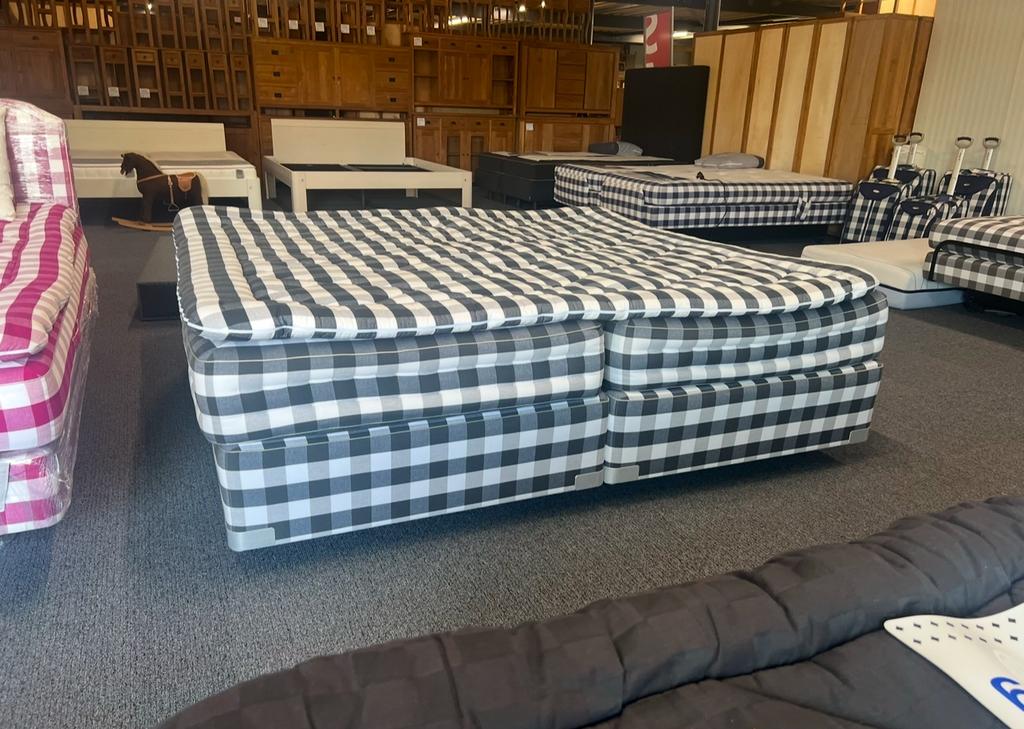 Hästens 2000T boxspring 210x200 inc BJX topper medium/firm, Ophalen, 210 cm, Overige maten, Nieuw