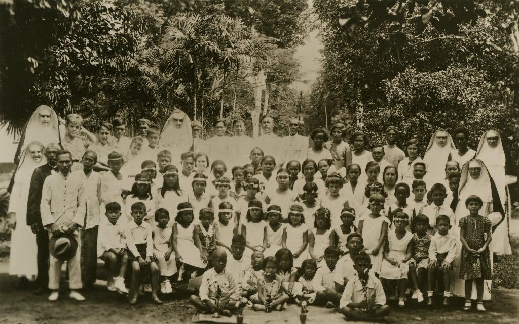 Oude Fotokaart Communiefeest Zusters Neerbosch Nijmegen, Verzenden, 1920 tot 1940, Ongelopen, Gelderland
