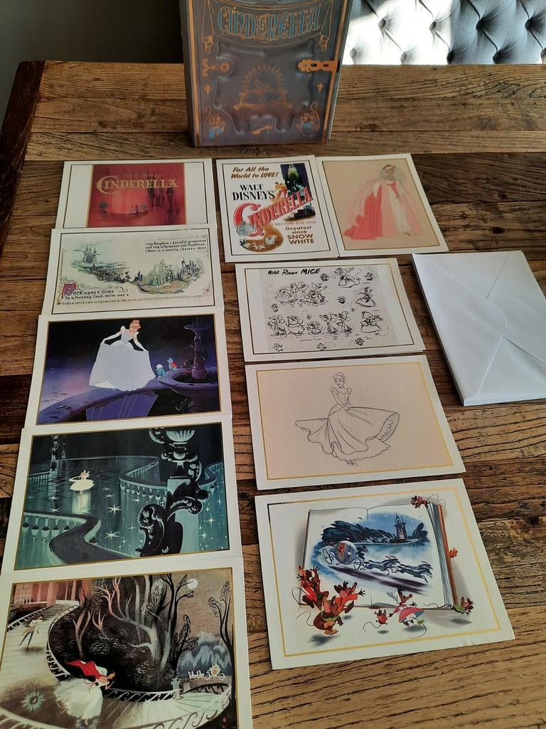 Disney Assepoester boek met ansichtkaarten, Ophalen of Verzenden, Assepoester of Belle