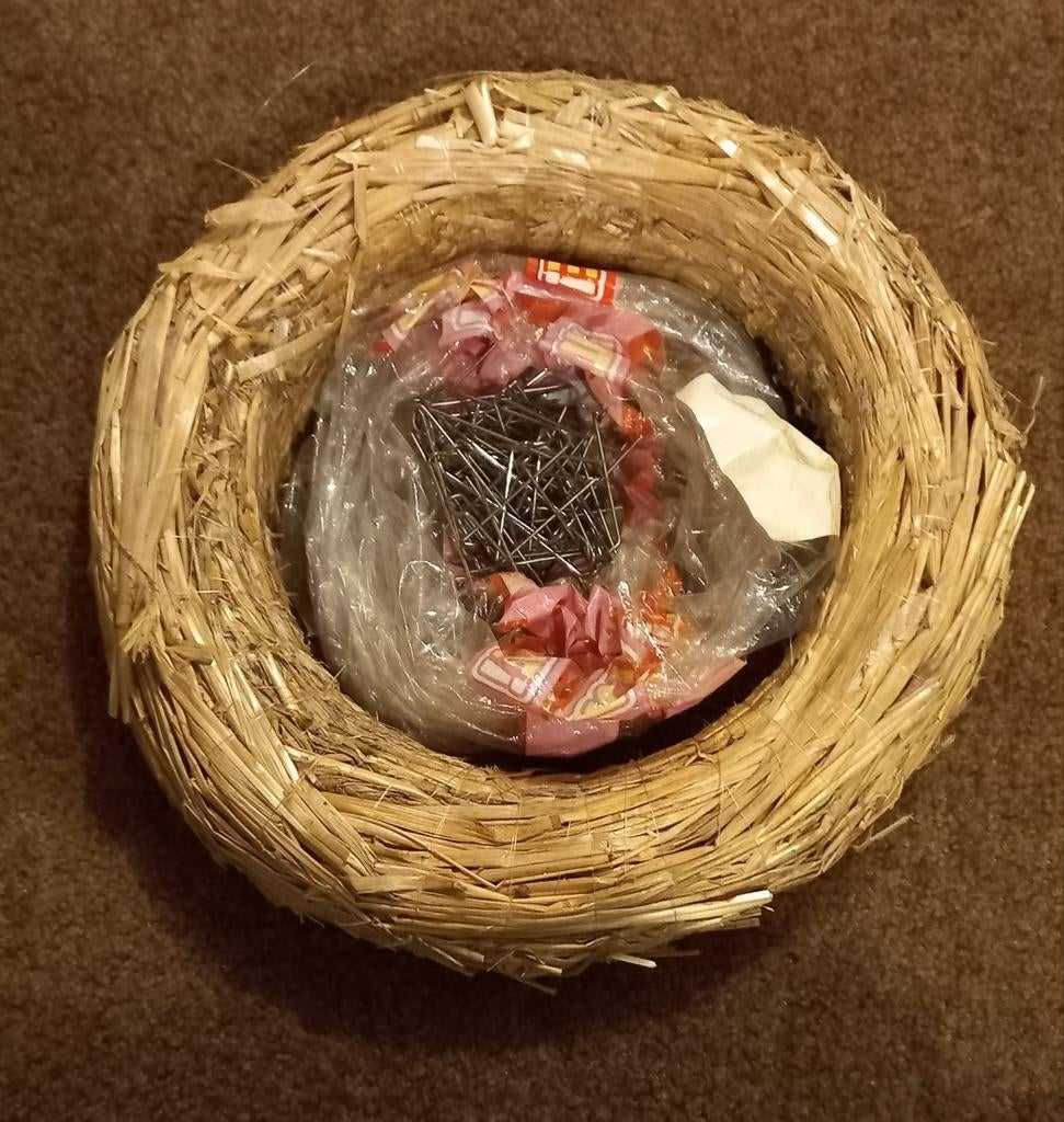 Kerstkrans stro en klemmen
Diameter krans 25cm, Diversen, Ophalen of Verzenden, Zo goed als nieuw