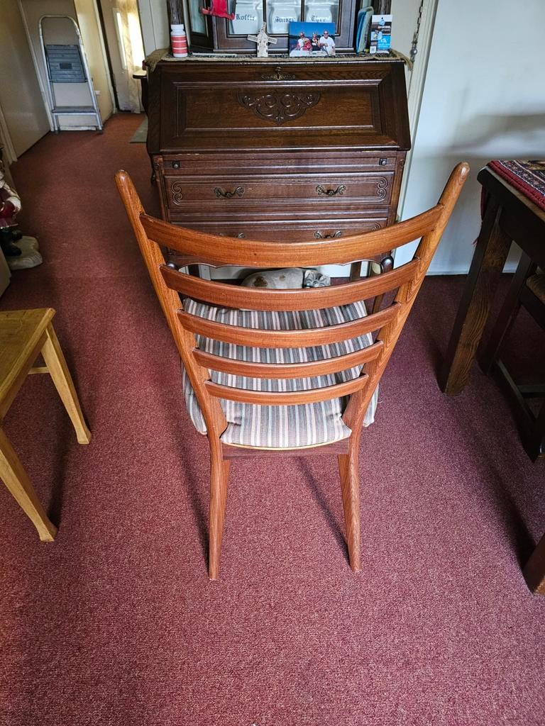 Zeer oude houten stoel brocante / landelijk met karakter, Ophalen