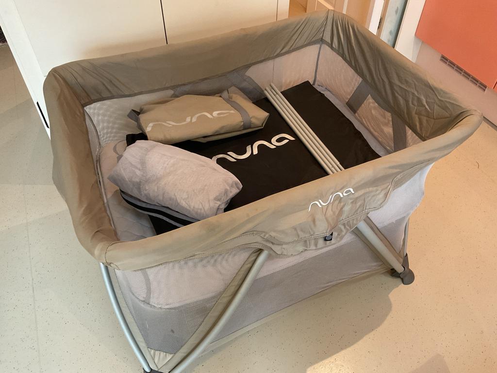 Nuna Sena Aire Campingbed met Klamboe en Laken complete set, Caravans en Kamperen, Kampeeraccessoires, Gebruikt, Ophalen