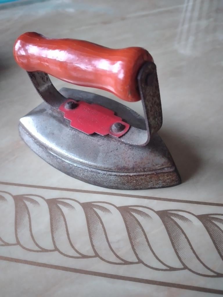 Vintage mini strijkijzer, Verzamelen, Speelgoed, Ophalen of Verzenden, Nieuw