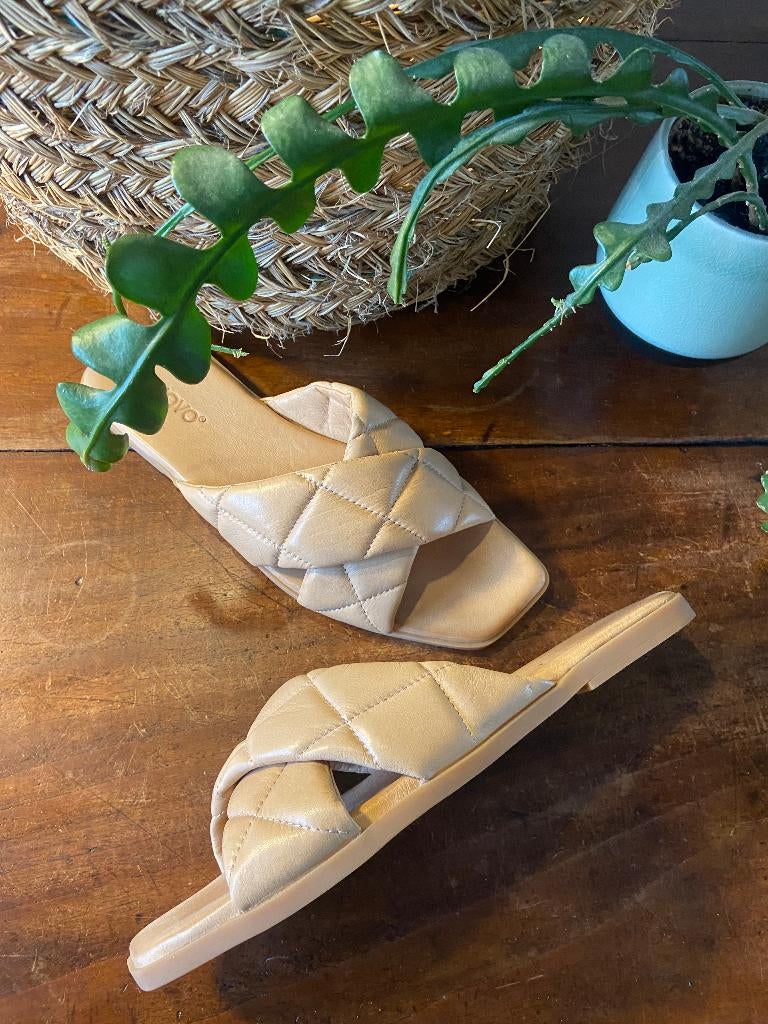 Aparte beige leren slippers/muilen INUOVO mt 40  i.z.g.st., Kleding | Dames, Schoenen, Slippers, Beige, Zo goed als nieuw, INUOVO