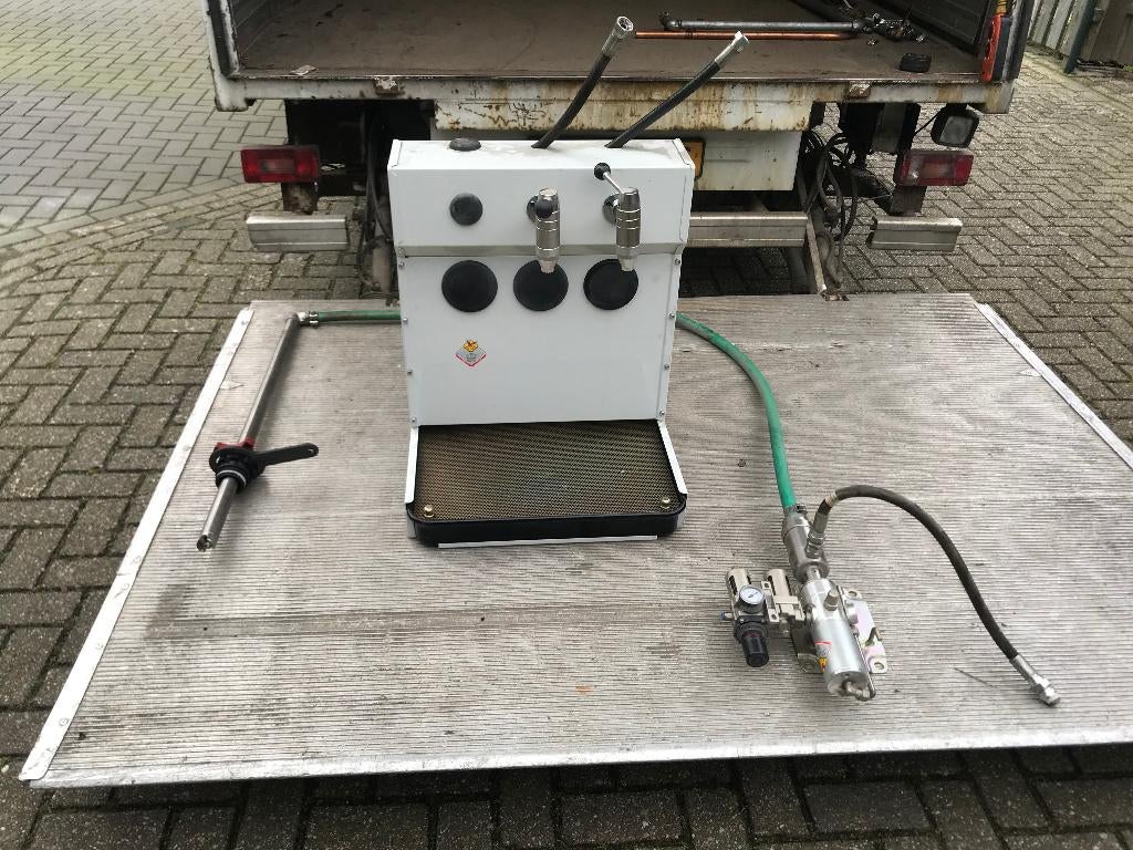 Vloeistof tapunit Raasm (olie - koelvloeistof) in nieuwstaat, Ophalen, Zo goed als nieuw