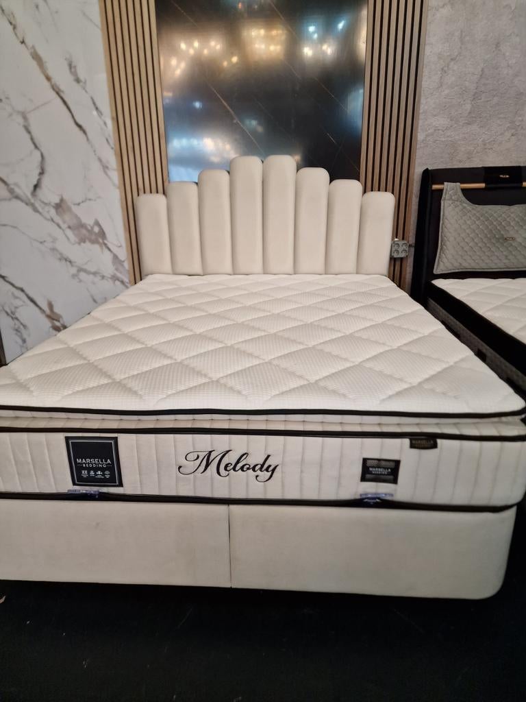 Stijlvol boxspring showroommodel met korting!, Huis en Inrichting, Slaapkamer | Bedden, Zo goed als nieuw, Tweepersoons, 160 cm