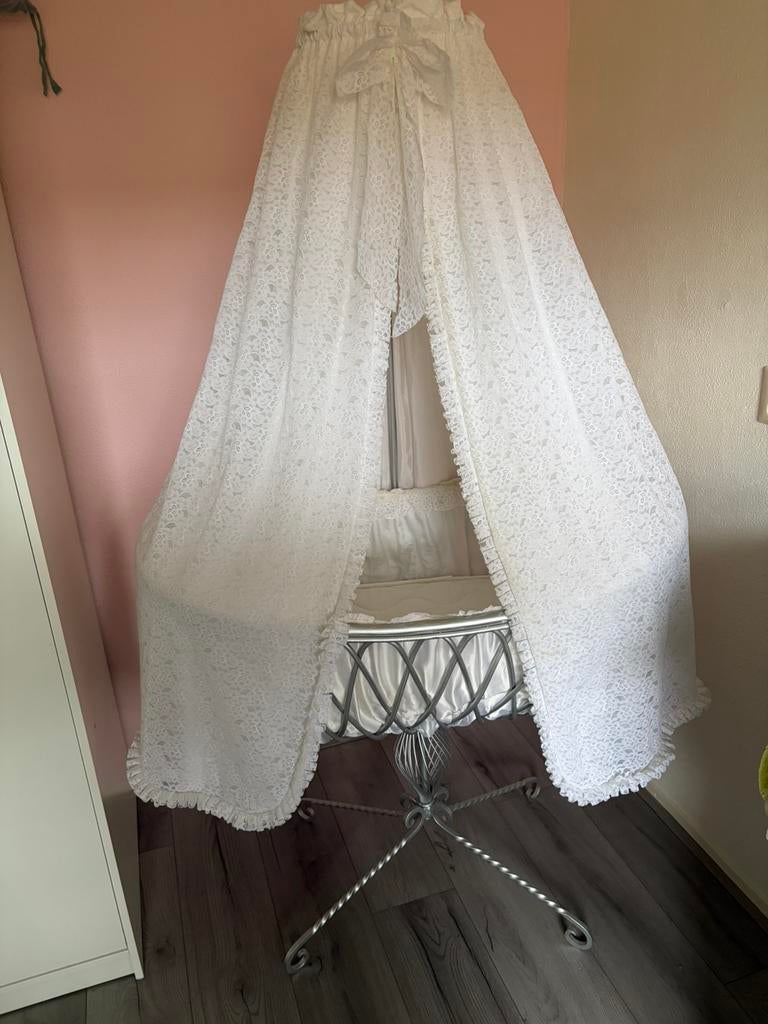 Prachtige wieg met hemeltje, Ophalen, Zo goed als nieuw, Overige typen