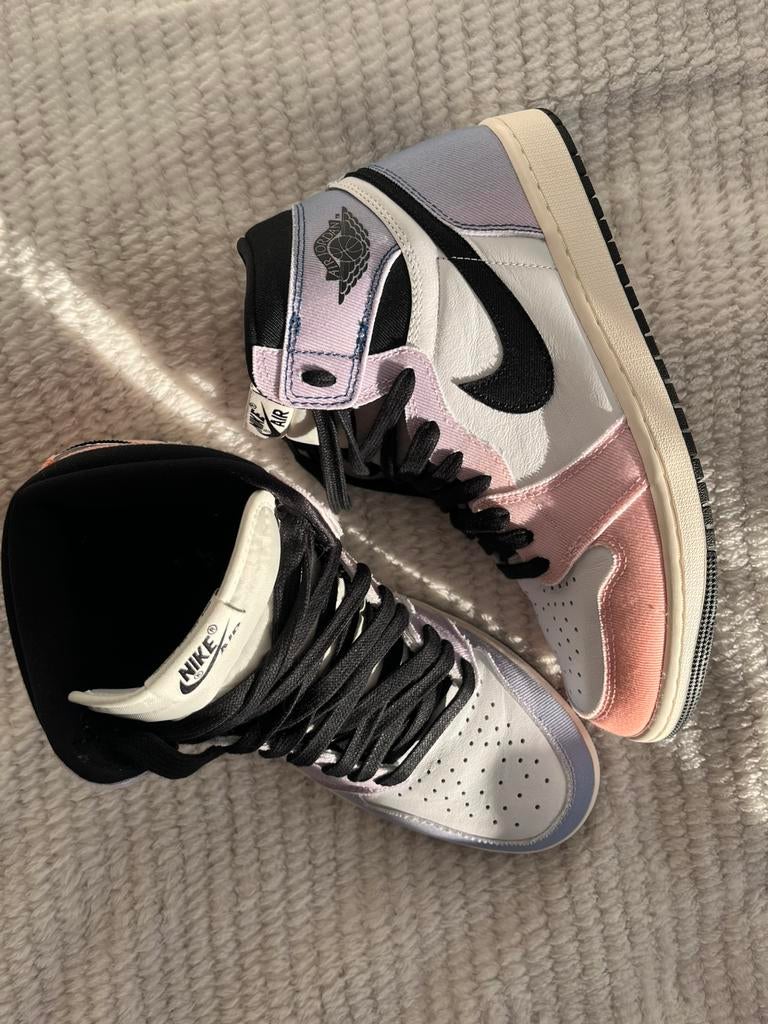 Nike Air Jordan 1 Retro High OG 'Skyline’, Ophalen of Verzenden, Zo goed als nieuw, Overige kleuren