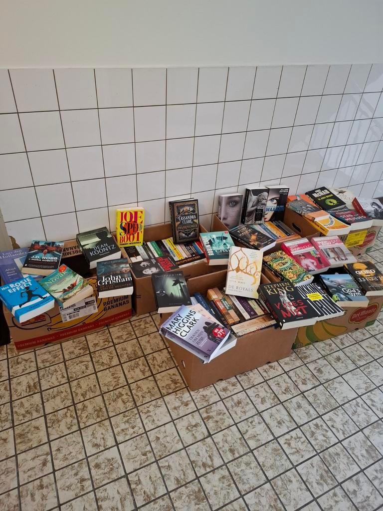 3 bananen dozen met mooie dikke boeken, Ophalen
