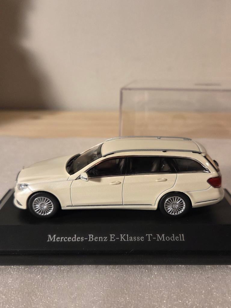 Mercedes-Benz E Klasse T Kyosho 1:43 Nieuw in doos, Ophalen of Verzenden, Nieuw, Auto, Kyosho