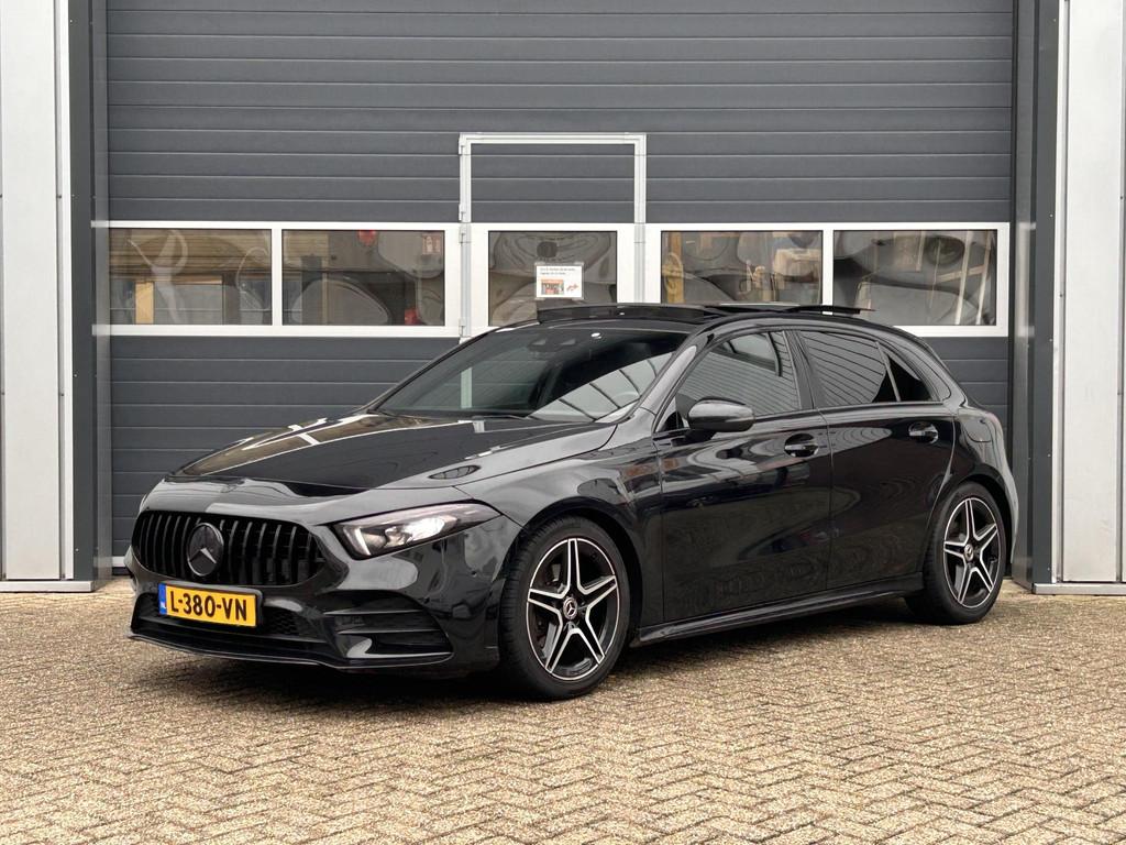 Mercedes-Benz A-klasse 180 AMG Line | Pano | LED | Sfeer | S, Auto's, Gebruikt, 4 cilinders, Zwart, Bedrijf