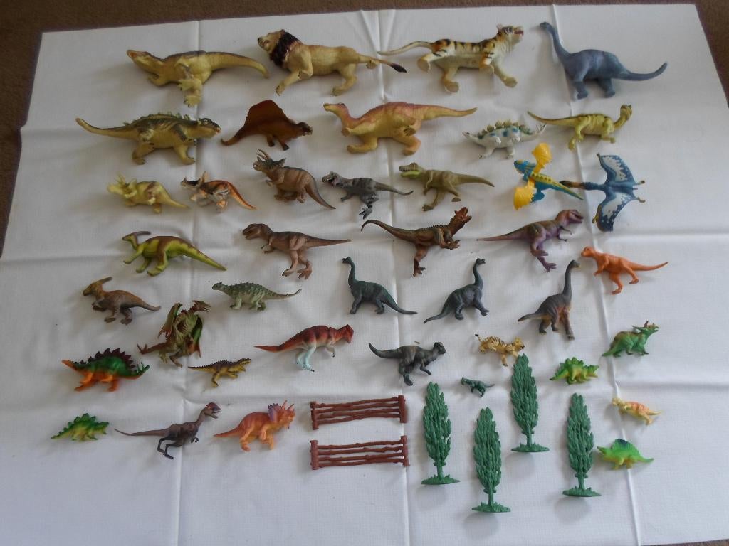 Dinosaurussen,   Plus  boek.        20  euro., Ophalen of Verzenden, Gebruikt